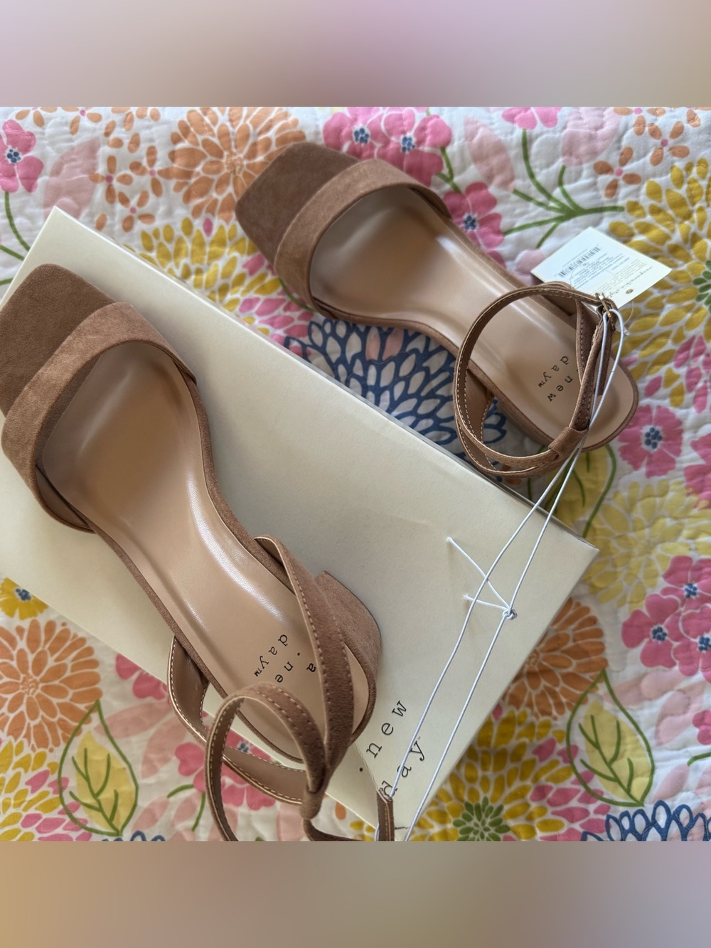 Nib size 9 a new day brown suede heels - Picture 1 of 5